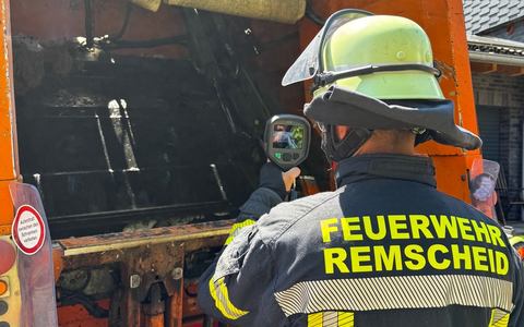 FW-RS: Brand in einem Müllfahrzeug schnell gelöscht - Foto: presseportal.de FW-RS: Brand in einem Müllfahrzeug schnell gelöscht - Foto: presseportal.de
