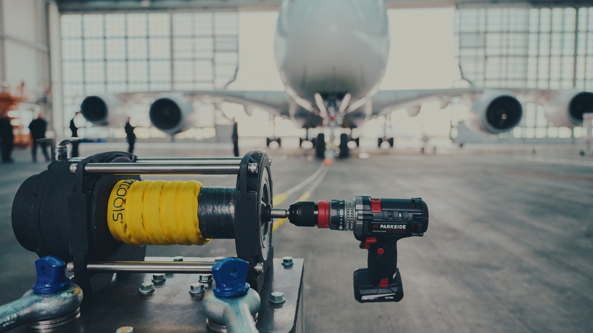 Weltrekord: Akku-Bohrschrauber von PARKSIDE zieht größtes Passagierflugzeug der Welt - Foto: presseportal.de