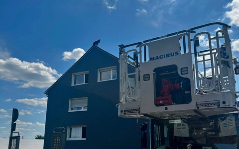 FW-RS: Hund auf Hausdach sorgt für ungewöhnlichen Feuerwehreinsatz - Foto: presseportal.de