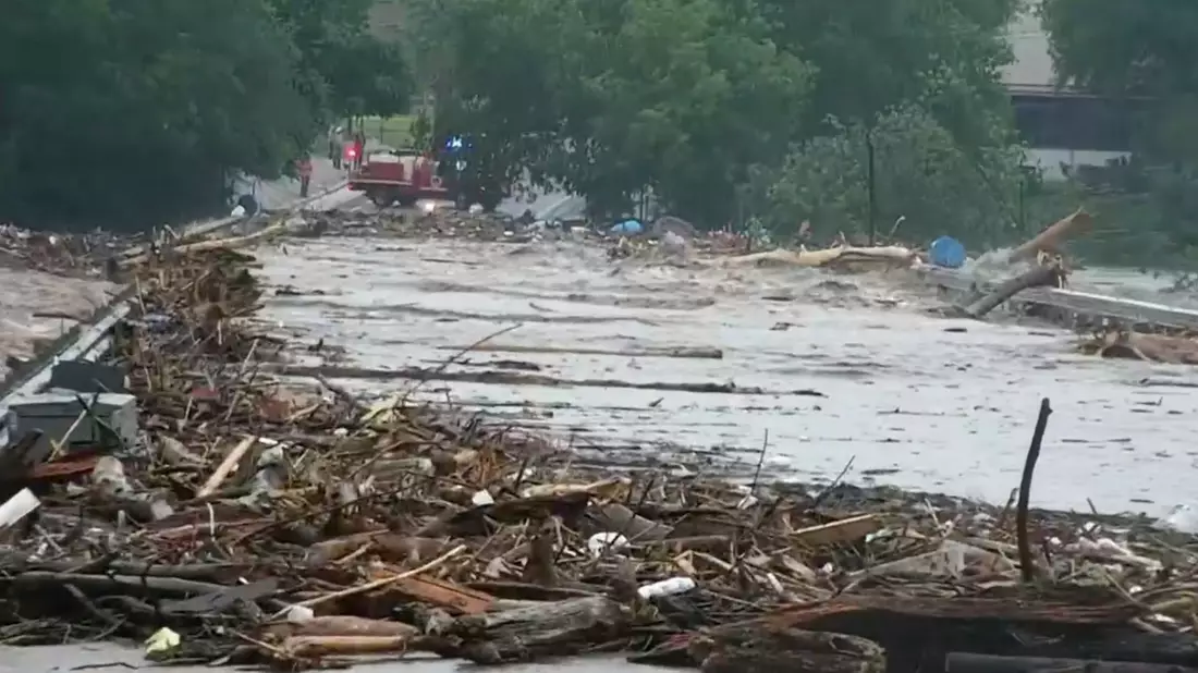 Die Polizeibehörde sprach von einem «katastrophalen Hochwasser». - Bild: -/KSAT/AP/dpa