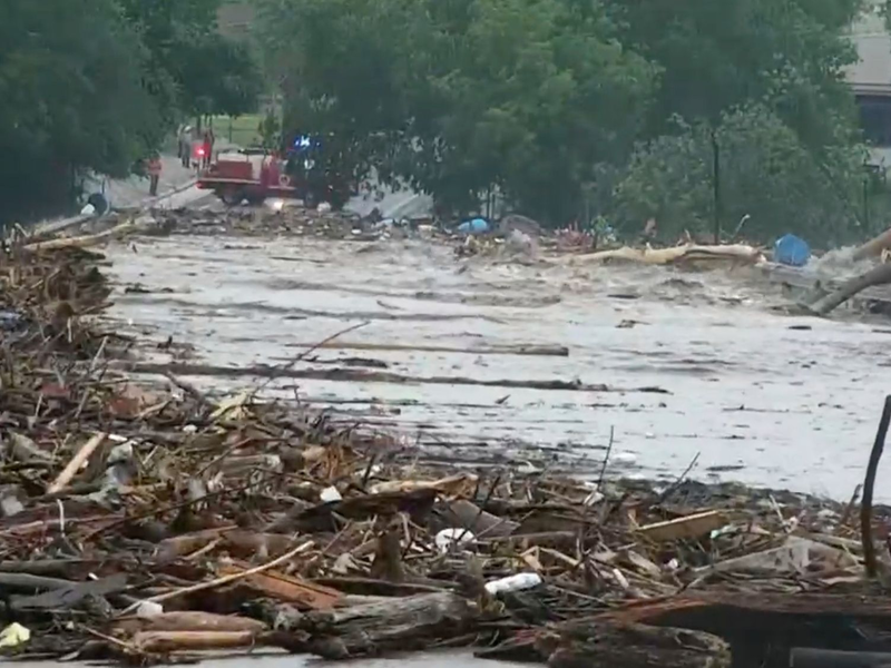 Die Polizeibehörde sprach von einem «katastrophalen Hochwasser». - Foto: -/KSAT/AP/dpa