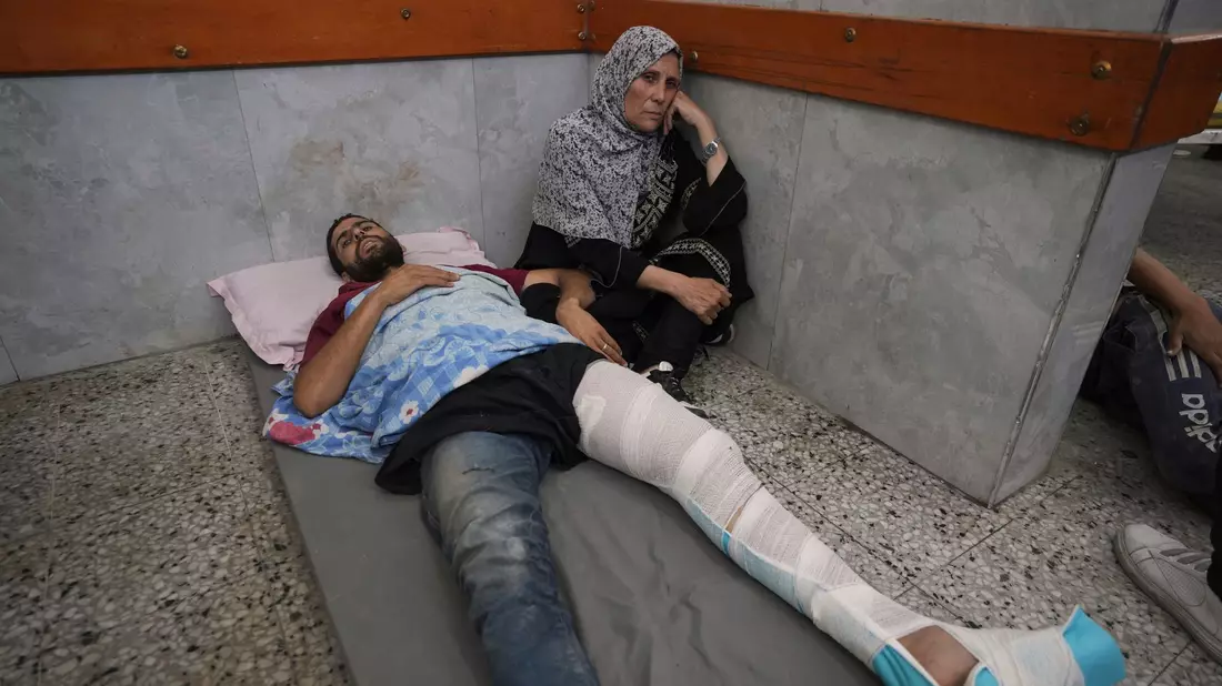 Bei israelischen Angriffen im Gazastreifen werden noch immer täglich Menschen getötet und verletzt.   - Bild: Jehad Alshrafi/AP/dpa