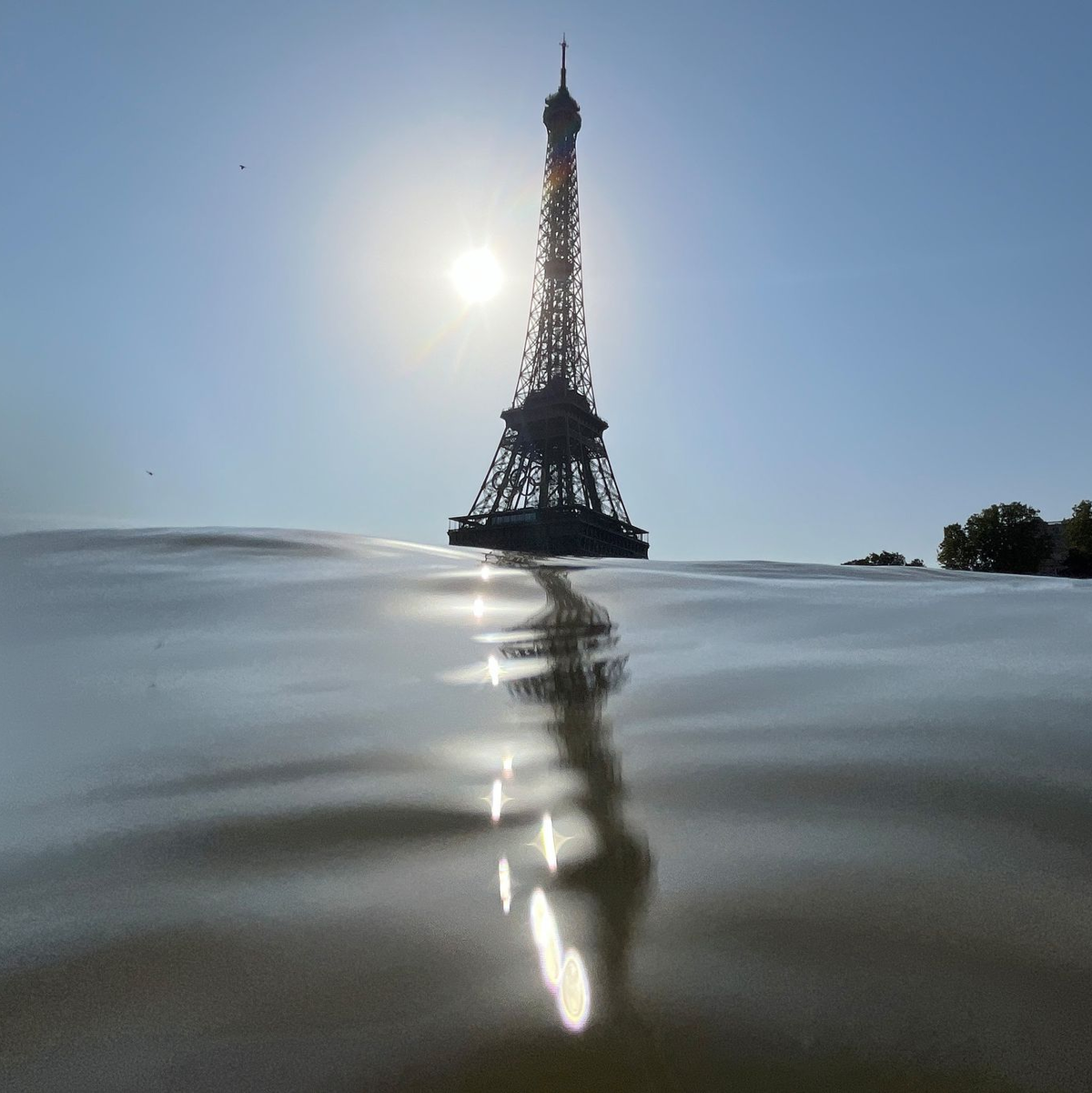 Eines der neuen Freibäder in der Seine ist nicht weit vom Eiffelturm entfernt (Archivbild). - Foto: Jan Woitas/dpa