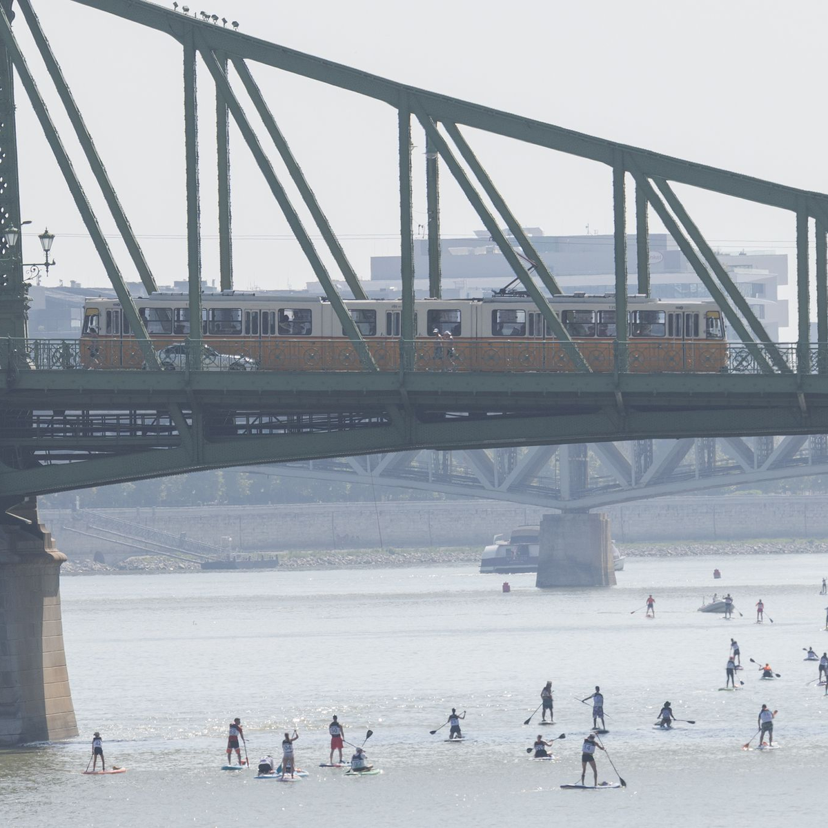 In Budapest ist das Schwimmen in der Donau punktuell möglich. (Archivbild) - Foto: Attila Volgyi/XinHua/dpa