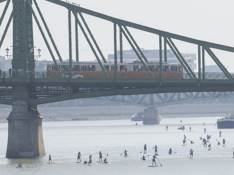 In Budapest ist das Schwimmen in der Donau punktuell möglich. (Archivbild) - Foto: Attila Volgyi/XinHua/dpa