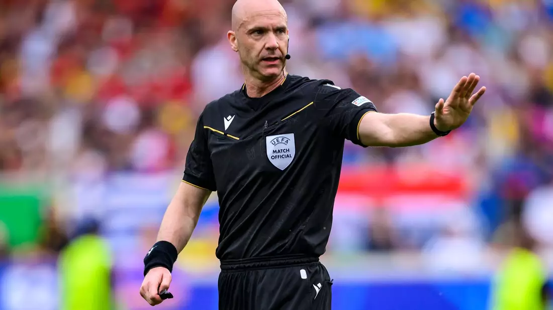Schiedsrichter Anthony Taylor. - Bild: Tom Weller/dpa