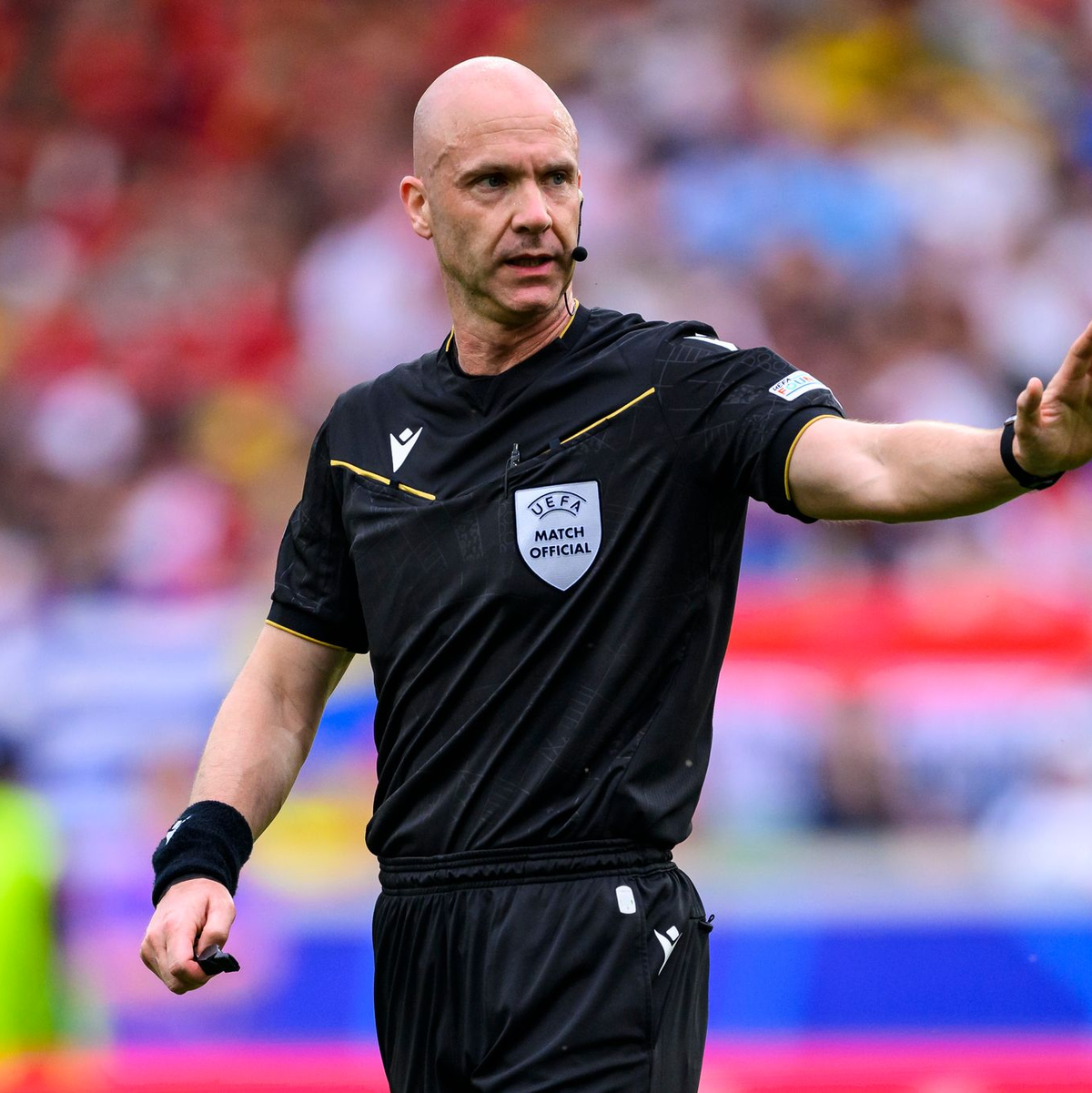 Schiedsrichter Anthony Taylor. - Foto: Tom Weller/dpa