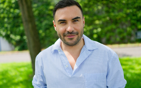 Schauspieler Lars Steinhöfel ist kein glühender Fußballfan. - Foto: Henning Kaiser/dpa