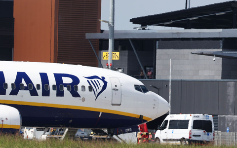Ein Ryanair-Flug von Palma de Mallorca nach Manchester musste vor dem Start wegen eines falschen Feueralarms abgebrochen werden. (Archivfoto)  - Foto: Virginie Lefour/Belga/dpa