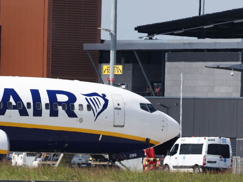 Ein Ryanair-Flug von Palma de Mallorca nach Manchester musste vor dem Start wegen eines falschen Feueralarms abgebrochen werden. (Archivfoto)  - Foto: Virginie Lefour/Belga/dpa