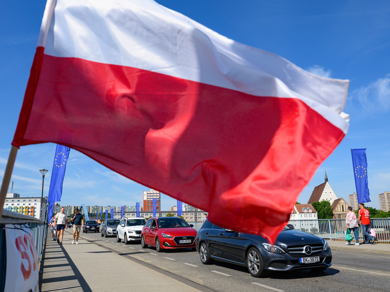 Wie hier an der polnischen Grenze kontrolliert Deutschland mittlerweile auch alle anderen Landgrenzen.  - Foto: Patrick Pleul/dpa