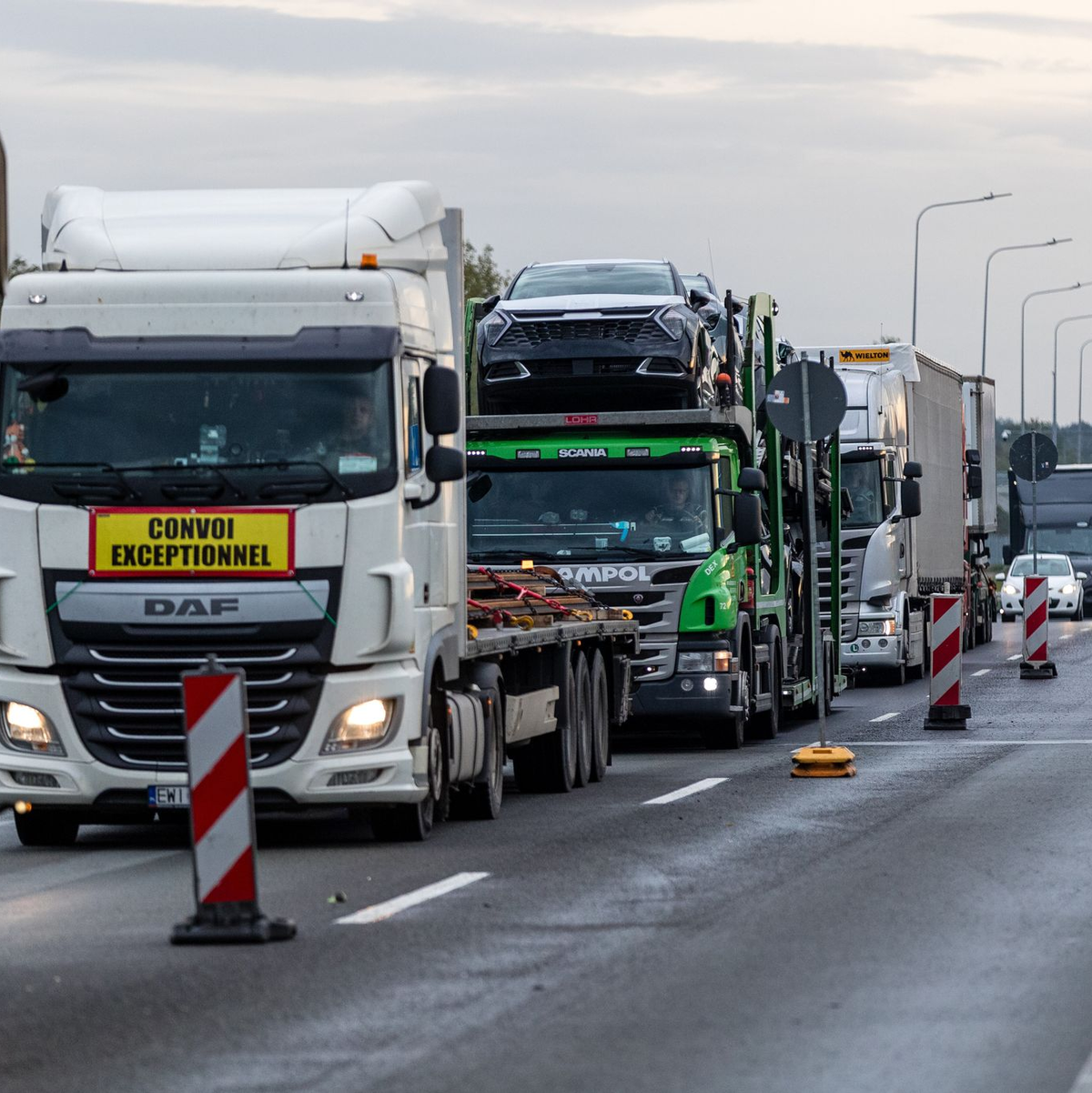 Die Wirtschaft befürchtet Verkehrsbehinderungen mit der Einführung von Grenzkontrollen in Polen (Archivbild). - Foto: Frank Hammerschmidt/dpa