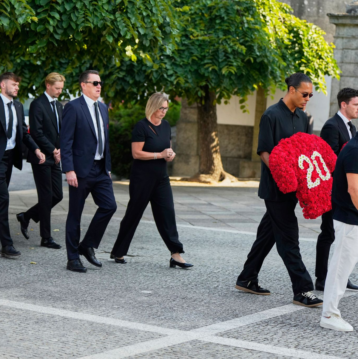 Die Brüder wurden in ihrem Heimatort Gondomar beigesetzt. (Archivfoto) - Foto: Manu Fernandez/AP/dpa
