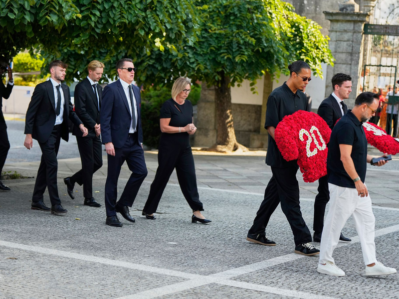 Die Brüder wurden in ihrem Heimatort Gondomar beigesetzt. (Archivfoto) - Foto: Manu Fernandez/AP/dpa