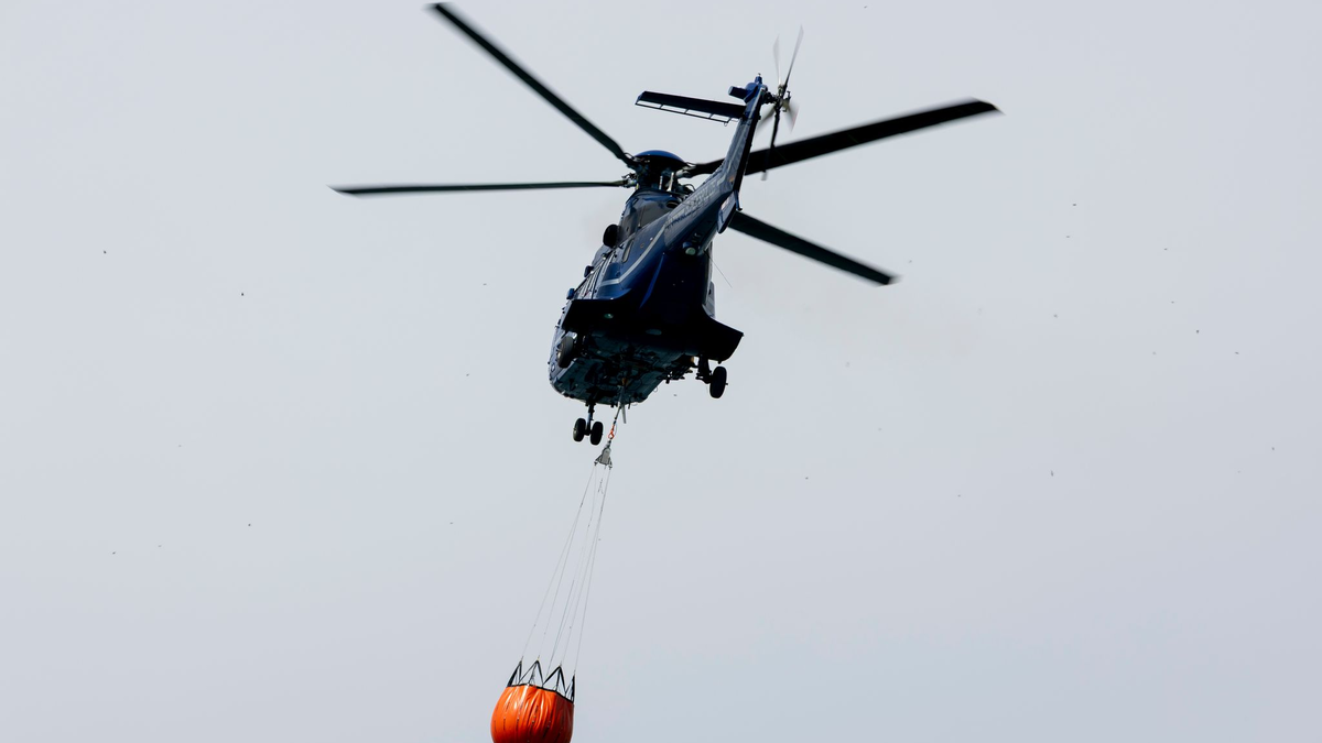 Seit Tagen läuft der Einsatz gegen den Waldbrand auf dem ehemaligen Truppenübungsplatz. - Foto: Daniel Wagner/dpa