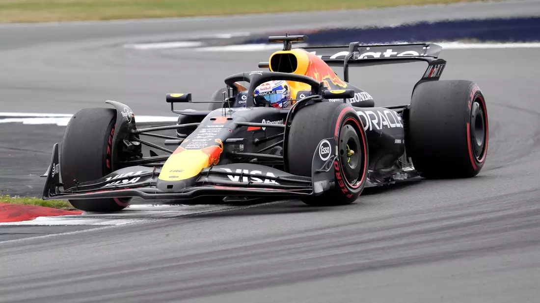 Weltmeister Max Verstappen startet in Silverstone von der Pole Position. - Bild: Andrew Matthews/PA Wire/dpa