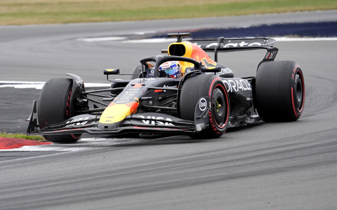 Weltmeister Max Verstappen startet in Silverstone von der Pole Position. - Foto: Andrew Matthews/PA Wire/dpa Weltmeister Max Verstappen startet in Silverstone von der Pole Position. - Foto: Andrew Matthews/PA Wire/dpa