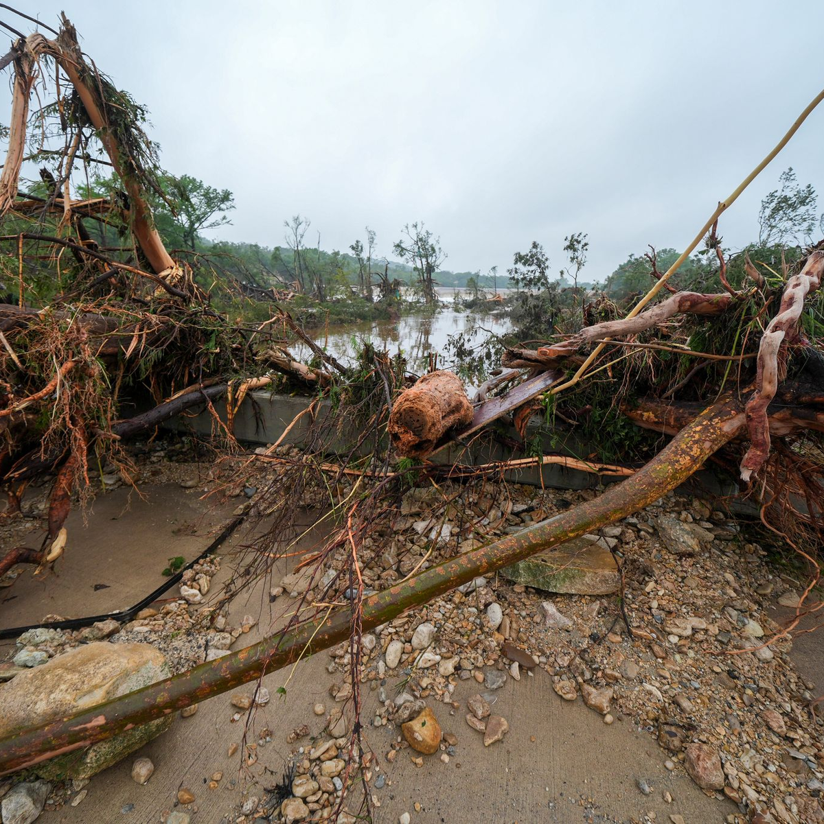 Das Sommercamp trauert um viele tote Mädchen. - Foto: Julio Cortez/AP/dpa