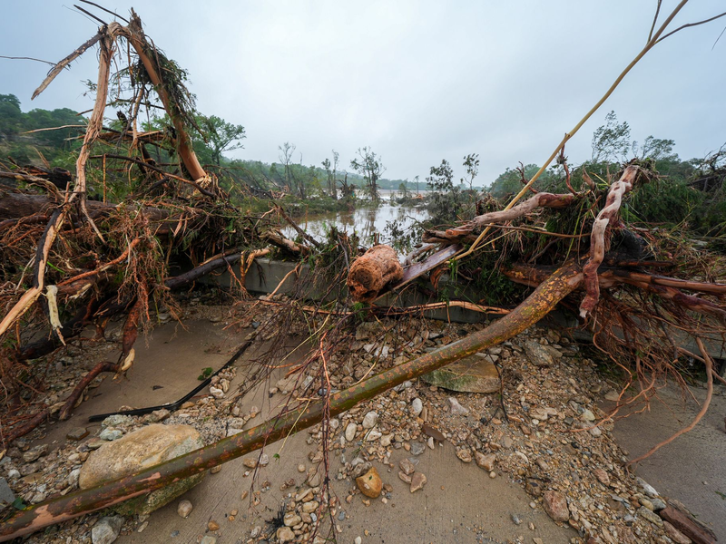 Das Sommercamp trauert um viele tote Mädchen. - Foto: Julio Cortez/AP/dpa