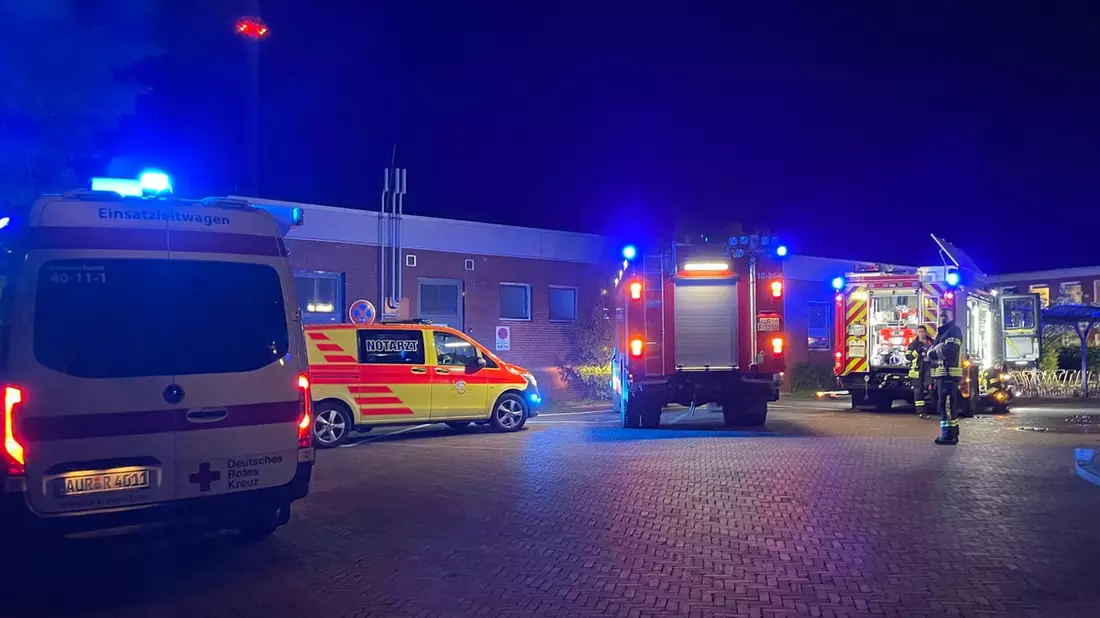 FW-AUR: Großeinsatz: Feuer in Lagerraum der Klinik-Kardiologie - Bild: presseportal.de