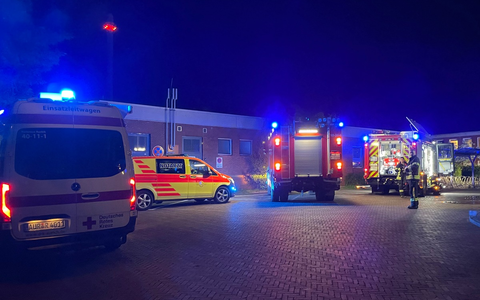 FW-AUR: Großeinsatz: Feuer in Lagerraum der Klinik-Kardiologie - Foto: presseportal.de