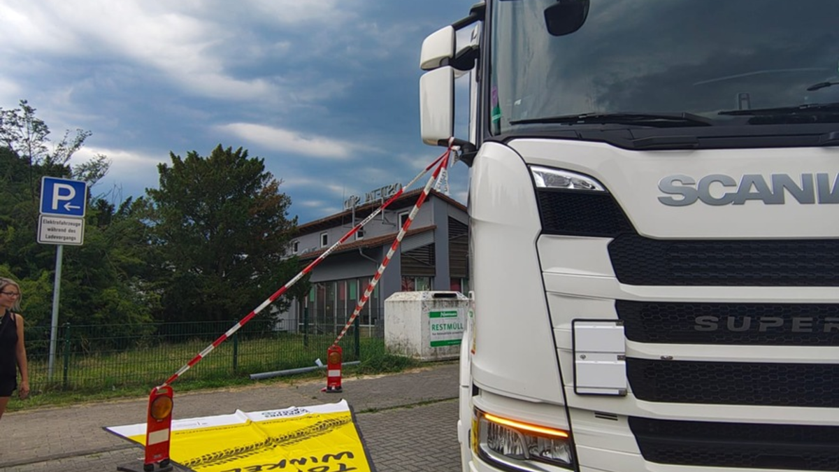 POL-ROW: ++ Toter Winkel - Die Gefahr der Unsichtbarkeit im Fokus des 221. Fernfahrerstammtisches der Polizeidirektion Lüneburg ++ - Foto: presseportal.de