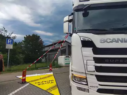 POL-ROW: ++ Toter Winkel - Die Gefahr der Unsichtbarkeit im Fokus des 221. Fernfahrerstammtisches der Polizeidirektion Lüneburg ++ - Foto: presseportal.de