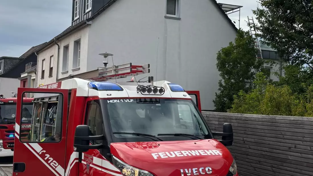FW Bad Honnef: Brand auf Balkon - Feuerwehr verhindert Übergreifen der Flammen - Bild: presseportal.de