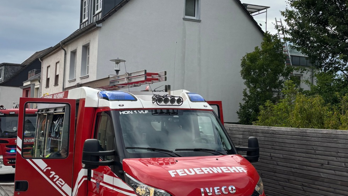 FW Bad Honnef: Brand auf Balkon - Feuerwehr verhindert Übergreifen der Flammen - Foto: presseportal.de