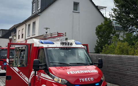 FW Bad Honnef: Brand auf Balkon - Feuerwehr verhindert Ăbergreifen der Flammen - Foto: presseportal.de FW Bad Honnef: Brand auf Balkon - Feuerwehr verhindert Ăbergreifen der Flammen - Foto: presseportal.de