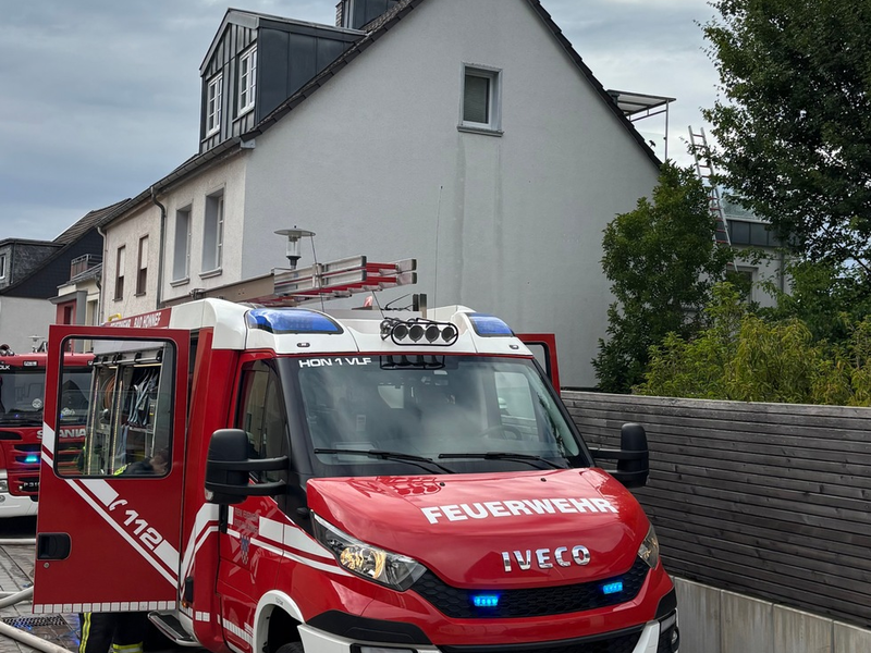 FW Bad Honnef: Brand auf Balkon - Feuerwehr verhindert Übergreifen der Flammen - Foto: presseportal.de
