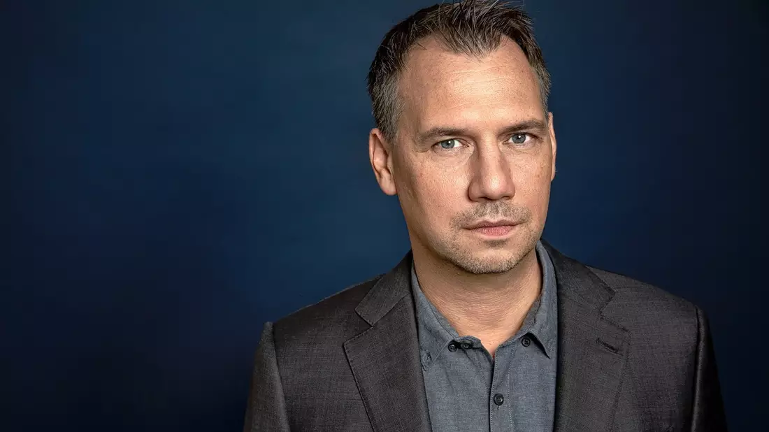 Sebastian Fitzek: Ich lebe sehr viel bewusster als früher / Der Bestseller-Autor im Interview mit der Apotheken Umschau - Bild: presseportal.de