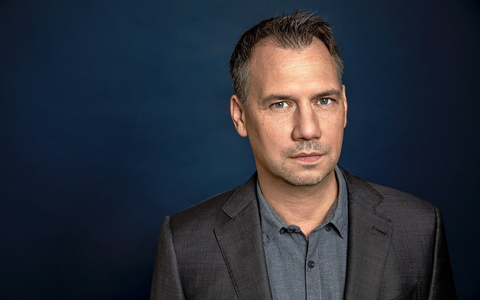 Sebastian Fitzek: Ich lebe sehr viel bewusster als frĂĽher / Der Bestseller-Autor im Interview mit der Apotheken Umschau - Foto: presseportal.de Sebastian Fitzek: Ich lebe sehr viel bewusster als frĂĽher / Der Bestseller-Autor im Interview mit der Apotheken Umschau - Foto: presseportal.de