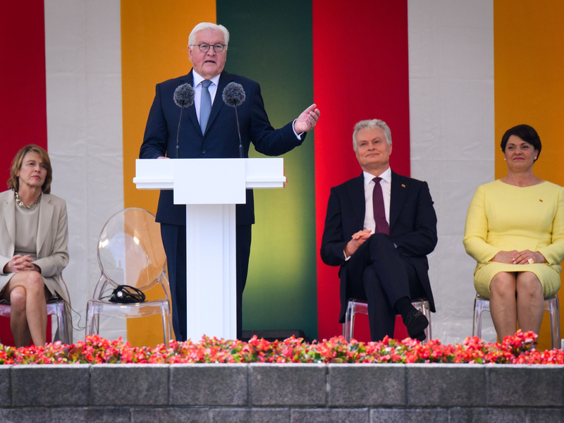 Bundespräsident Steinmeier sagt Litauen am Nationalfeiertag die Unterstützung Deutschlands bei der Verteidigung seiner Freiheit zu.  - Foto: Bernd von Jutrczenka/dpa