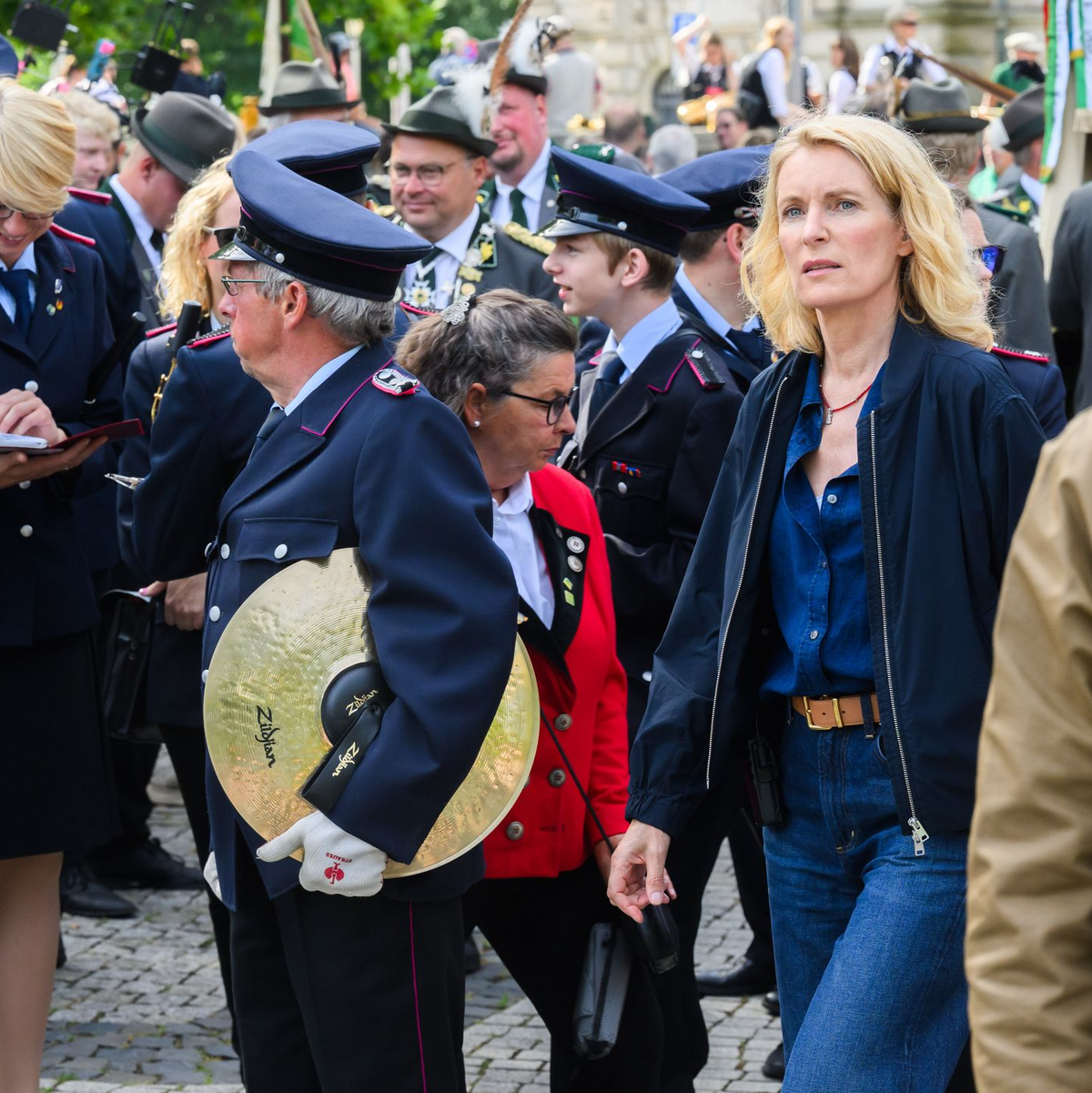 Die Schauspielerin Maria Furtwängler steht bei Dreharbeiten für einen neuen «Tatort» im Parkhaus Osterstraße.  - Foto: Julian Stratenschulte/dpa