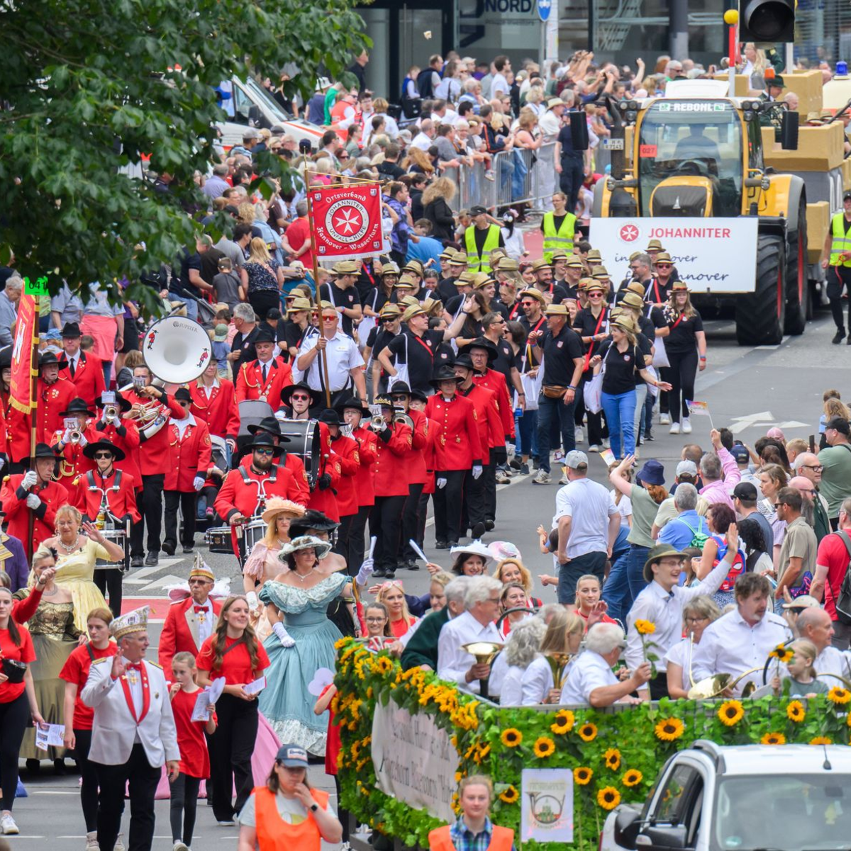 Das 496. Schützenfest in Hannover war am Freitag eröffnet worden.  - Foto: Julian Stratenschulte/dpa
