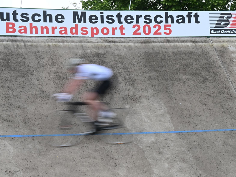 Beim Keirin hat sich ein schwerer Unfall ereignet, die Meisterschaften wurden abgebrochen. - Foto: Bernd Weißbrod/dpa