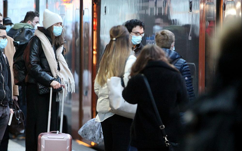 Menschen mit Maske (Archiv) - Foto: über dts Nachrichtenagentur