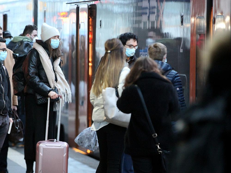 Menschen mit Maske (Archiv) - Foto: über dts Nachrichtenagentur