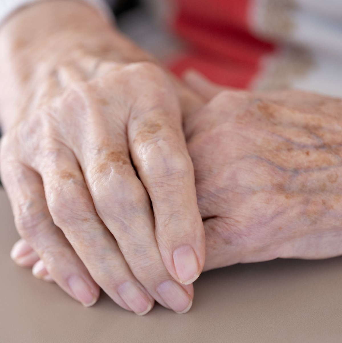 Pflegebedürftige müssen immer mehr fürs Heim bezahlen. (Archivbild) - Foto: Sebastian Kahnert/dpa