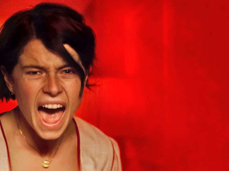 Harper (Jessie Buckley) schlägt zurück. - Foto: Kevin Baker/ZDF/dpa