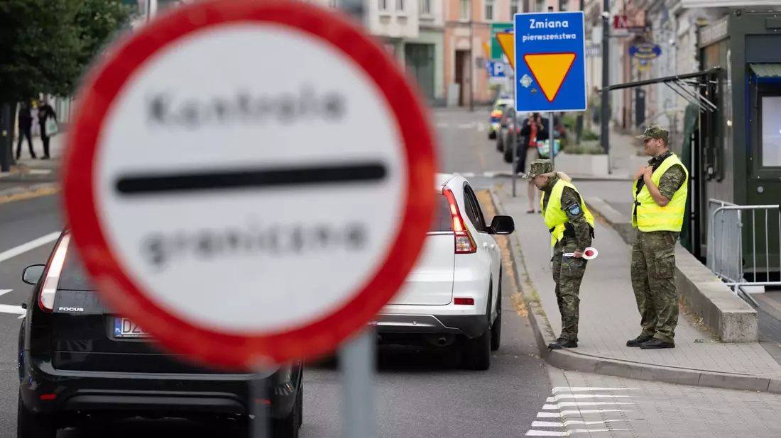 Auf polnischer Seite wird laut Innenministerium flächendeckend kontrolliert. - Bild: Sebastian Kahnert/dpa