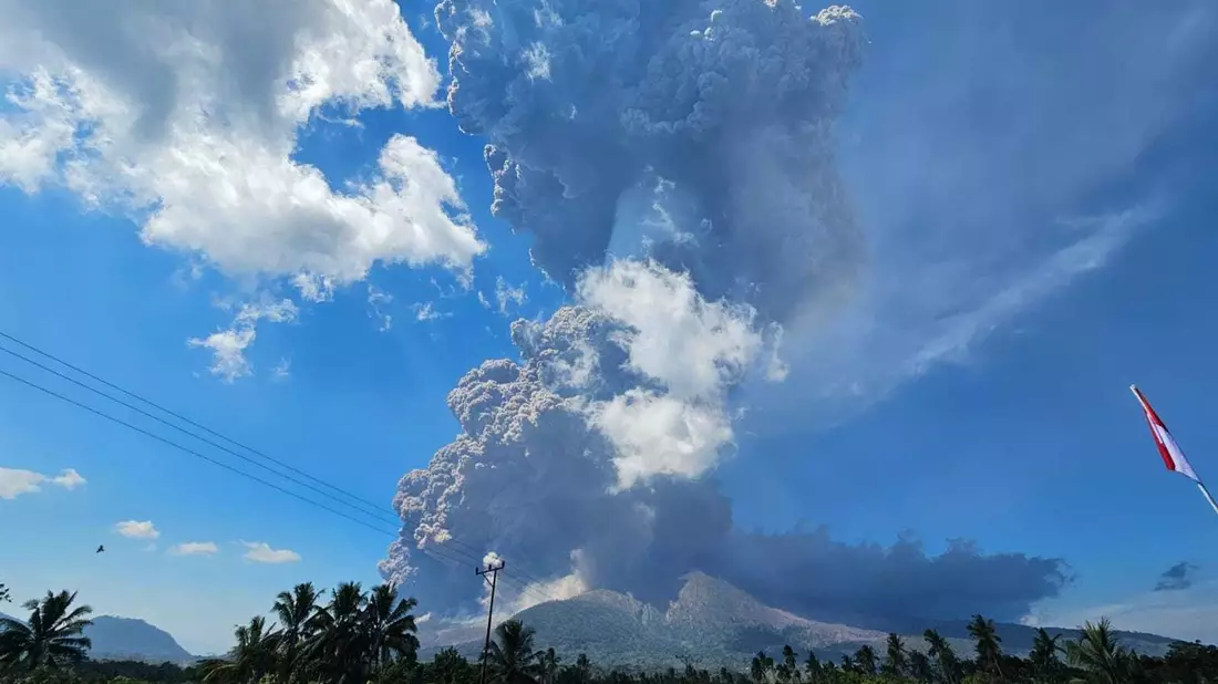 Der Lewotobi Laki-Laki liegt auf der auch bei Touristen beliebten Insel Flores. - Bild: --/Geological Agency Bilder /dpa