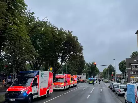 FW Dinslaken: Verkehrsunfall mit mehreren Verletzten - Foto: presseportal.de