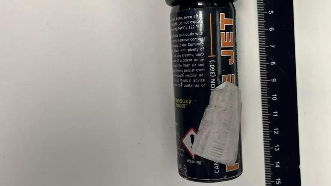 BPOL NRW: Pfefferspray und Cannabis im Handgepäck - Bundespolizei leitet Verfahren gegen 18-Jährige ein - Bild: presseportal.de