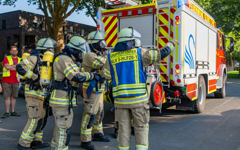 FW-KLE: Gemeinschaftsübung der Löschzüge Kellen und Nord-Ost am Finanzamt Kleve - Foto: presseportal.de