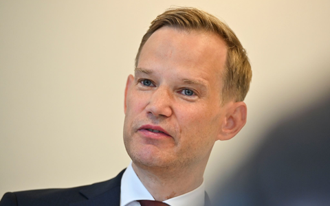 Drogenbeauftragter Hendrik Streeck warnt vor synthetischen Drogen. - Foto: Katharina Kausche/dpa