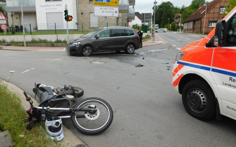 POL-ROW: ++ 17-Jähriger bei Motorradunfall lebensbedrohlich verletzt ++ - Foto: presseportal.de