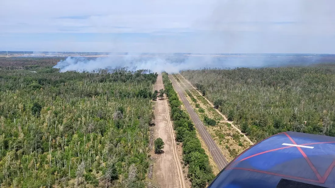 BPOLD 11: Brandbekämpfung aus der Luft: Die Bundespolizei erneut im Einsatz gegen den Waldbrand in der Gohrischheide - Bild: presseportal.de