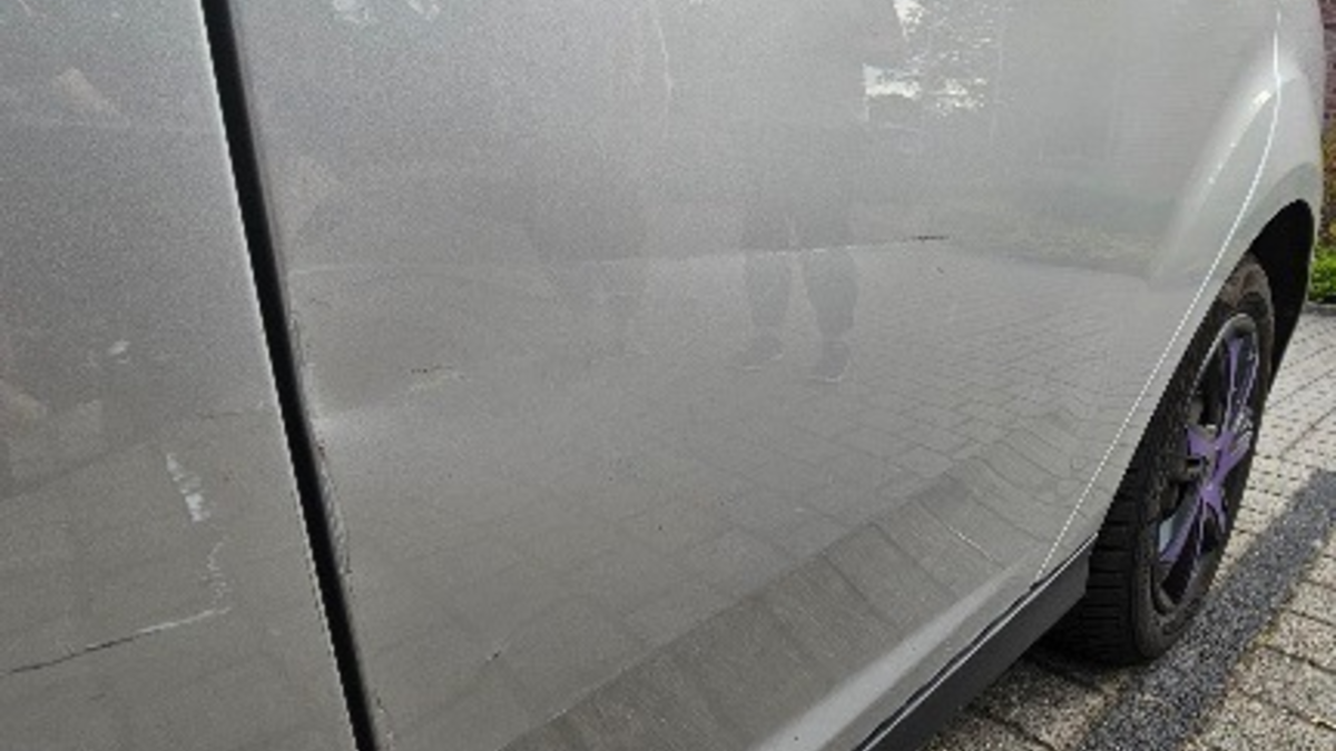 POL-SE: Henstedt-Ulzburg - Unbekannter entfernt sich unerlaubt nach Parkrempler vom Unfallort - Polizei sucht Zeugen - Foto: presseportal.de